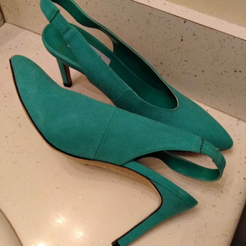 Shoes - Picture 2 of 6